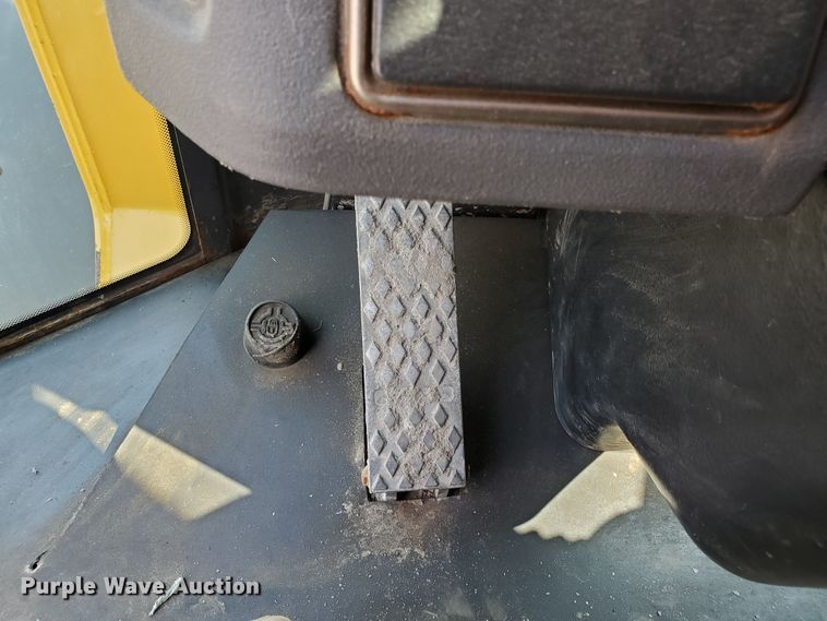 image for item HO9530 2006 John Deere 444J  wheel loader