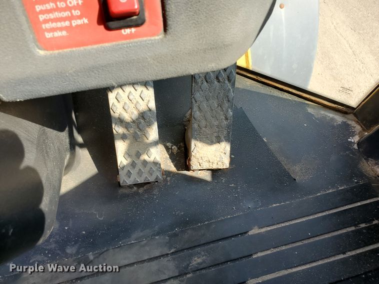 image for item HO9530 2006 John Deere 444J  wheel loader