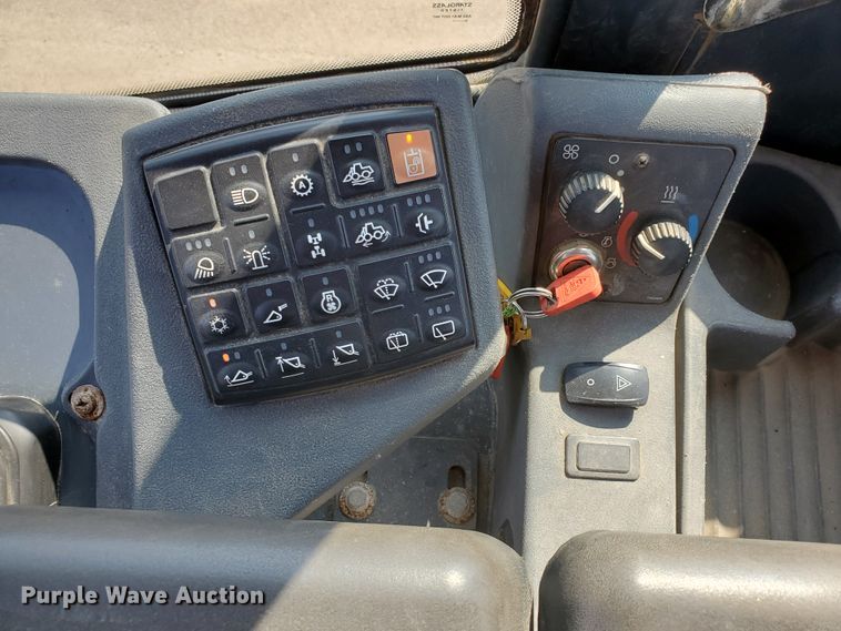 image for item HO9530 2006 John Deere 444J  wheel loader