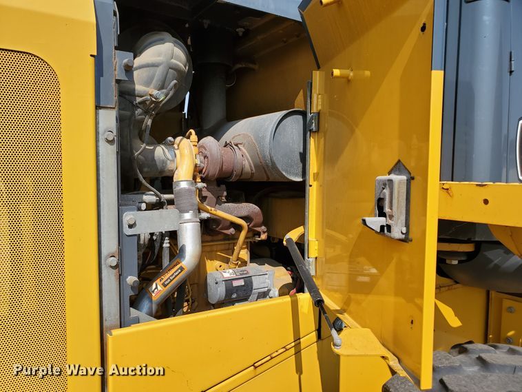 image for item HO9530 2006 John Deere 444J  wheel loader