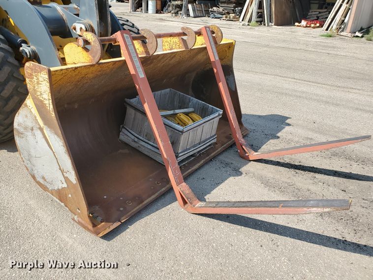 image for item HO9530 2006 John Deere 444J  wheel loader