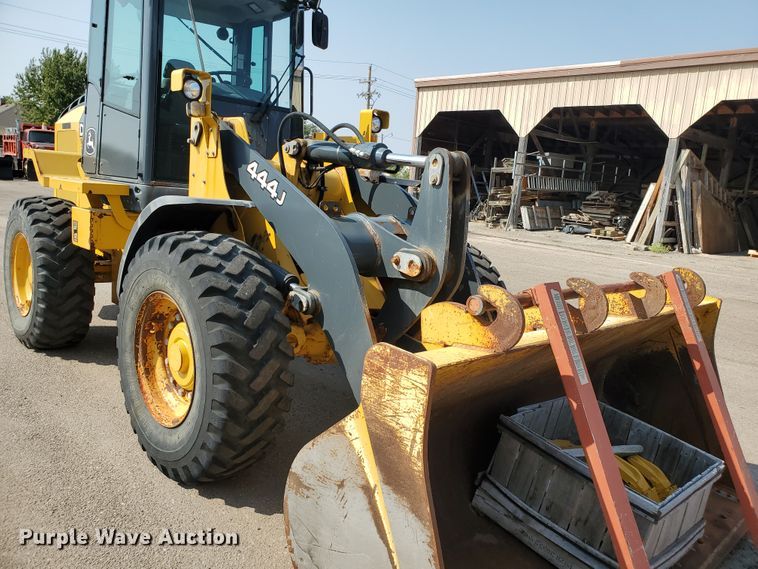 image for item HO9530 2006 John Deere 444J  wheel loader
