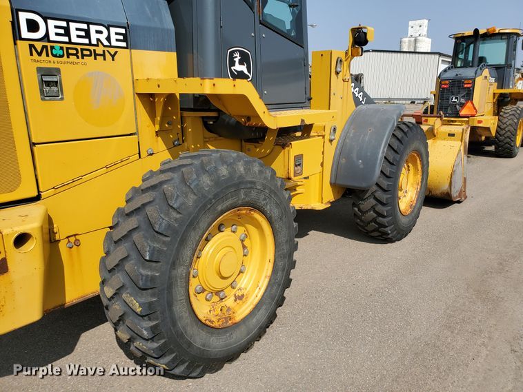 image for item HO9530 2006 John Deere 444J  wheel loader