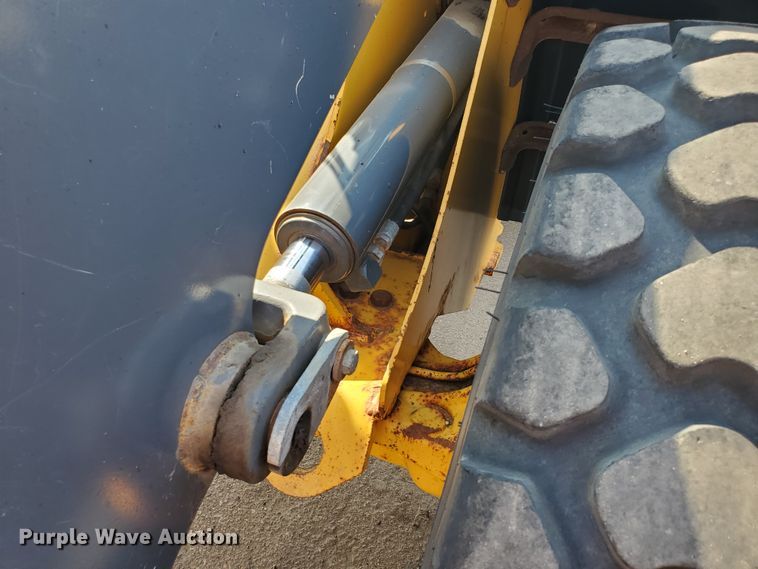 image for item HO9530 2006 John Deere 444J  wheel loader