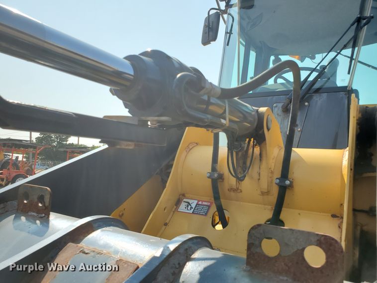 image for item HO9530 2006 John Deere 444J  wheel loader