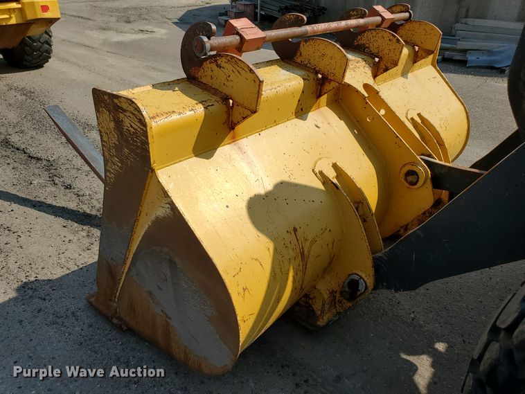 image for item HO9530 2006 John Deere 444J  wheel loader