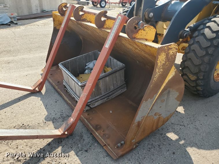 image for item HO9530 2006 John Deere 444J  wheel loader