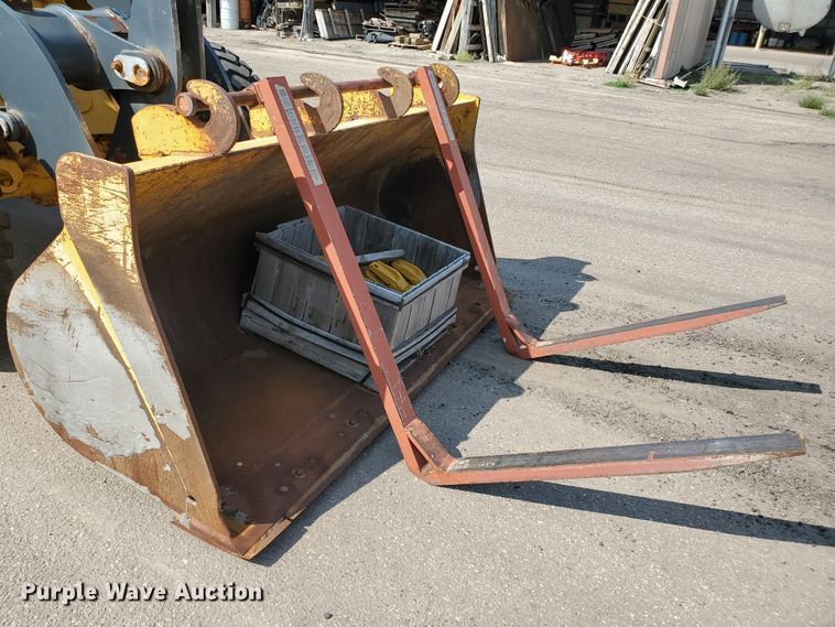 image for item HO9530 2006 John Deere 444J  wheel loader