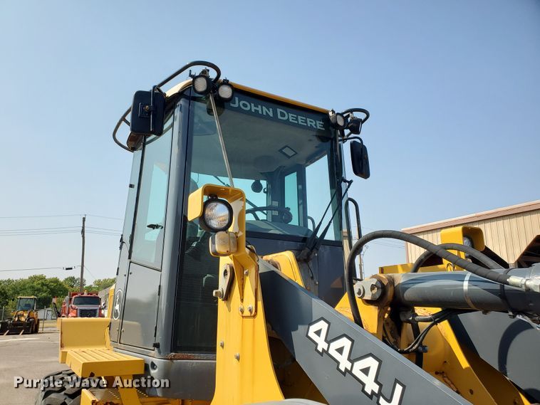 image for item HO9530 2006 John Deere 444J  wheel loader