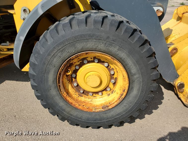 image for item HO9530 2006 John Deere 444J  wheel loader