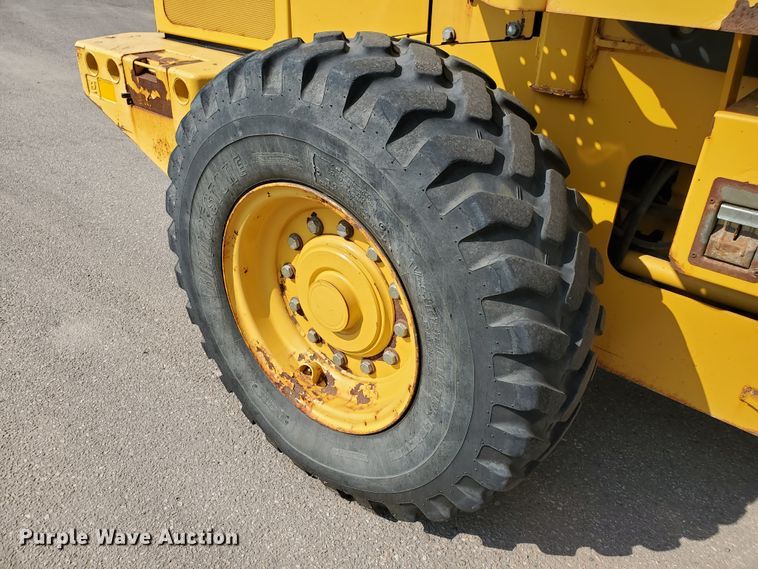 image for item HO9530 2006 John Deere 444J  wheel loader