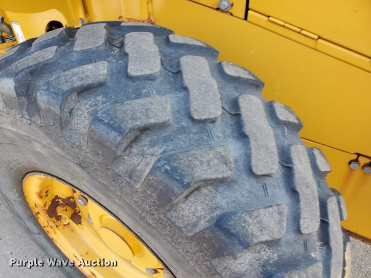 image for item HO9530 2006 John Deere 444J  wheel loader