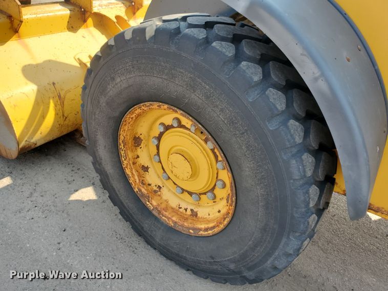 image for item HO9530 2006 John Deere 444J  wheel loader