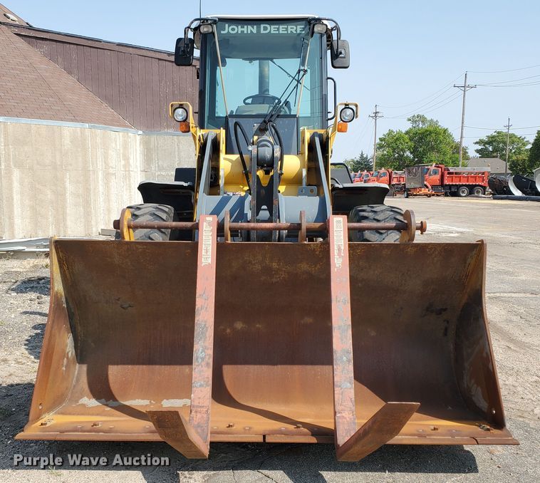 image for item HO9531 2005 John Deere 444J  wheel loader