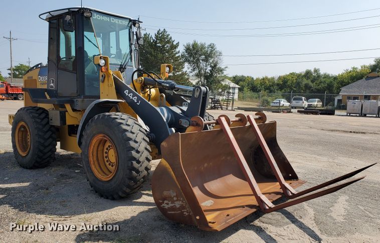 image for item HO9531 2005 John Deere 444J  wheel loader