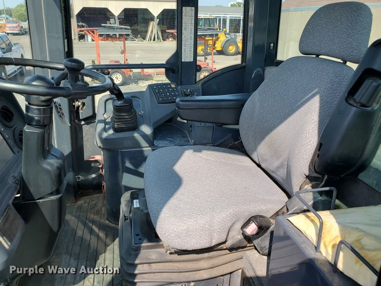 image for item HO9531 2005 John Deere 444J  wheel loader