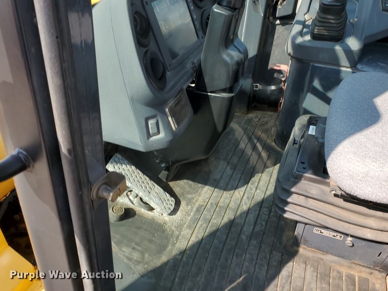 image for item HO9531 2005 John Deere 444J  wheel loader