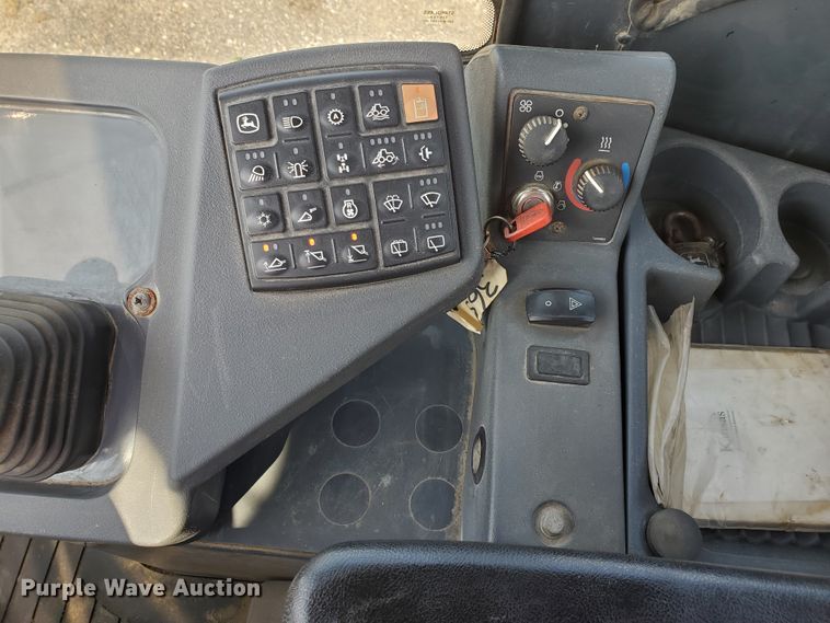 image for item HO9531 2005 John Deere 444J  wheel loader