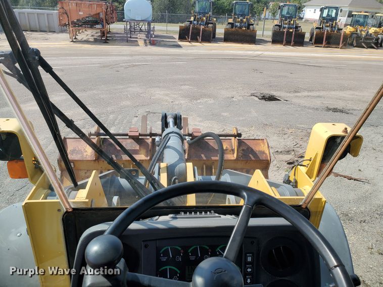 image for item HO9531 2005 John Deere 444J  wheel loader