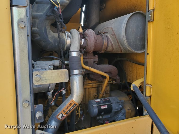 image for item HO9531 2005 John Deere 444J  wheel loader