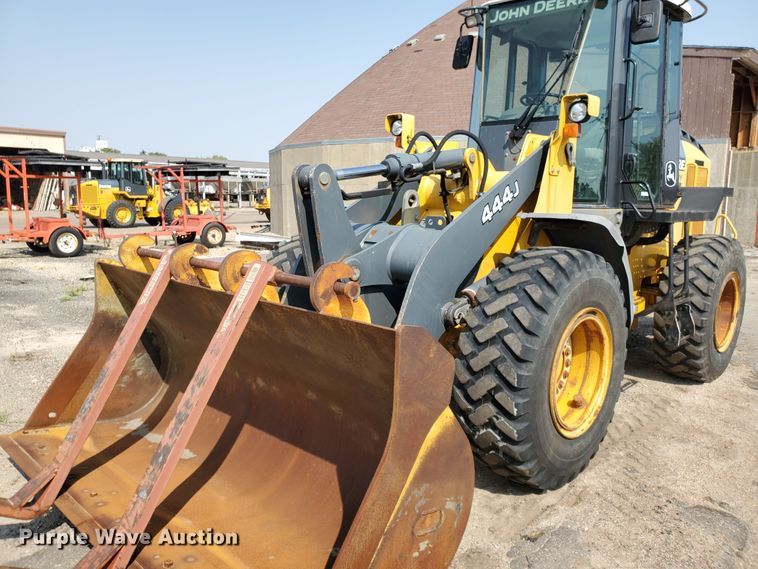 image for item HO9531 2005 John Deere 444J  wheel loader