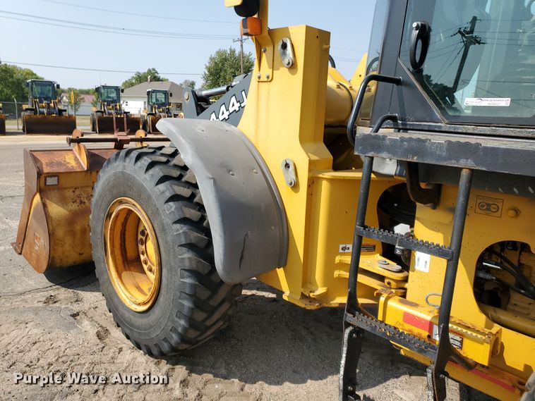 image for item HO9531 2005 John Deere 444J  wheel loader