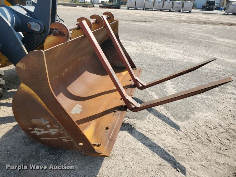 image for item HO9531 2005 John Deere 444J  wheel loader