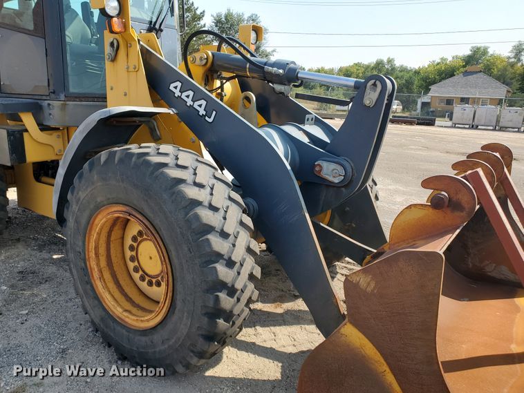 image for item HO9531 2005 John Deere 444J  wheel loader