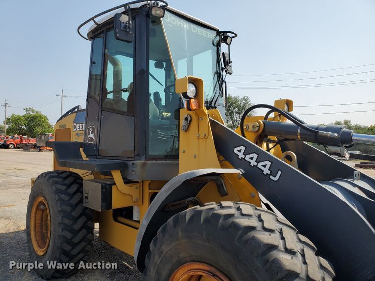 image for item HO9531 2005 John Deere 444J  wheel loader