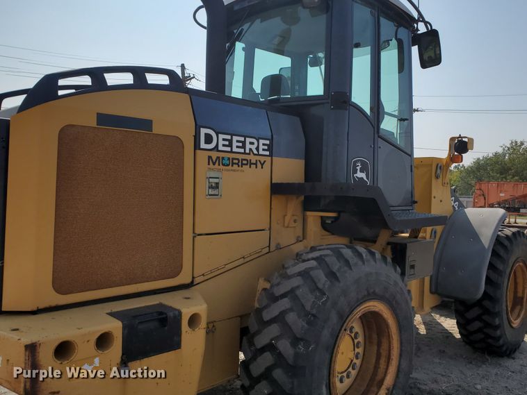 image for item HO9531 2005 John Deere 444J  wheel loader