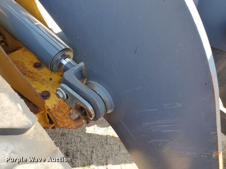 image for item HO9531 2005 John Deere 444J  wheel loader