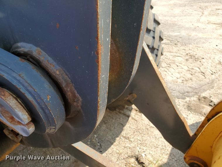 image for item HO9531 2005 John Deere 444J  wheel loader