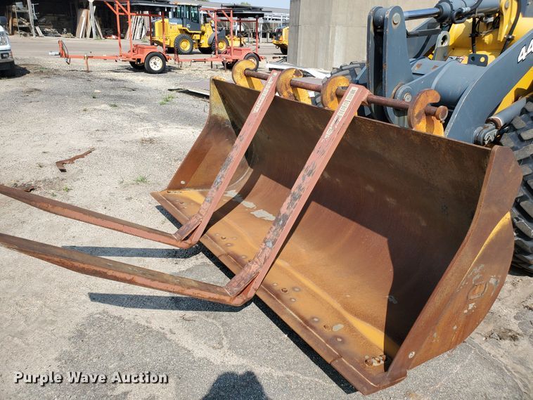 image for item HO9531 2005 John Deere 444J  wheel loader