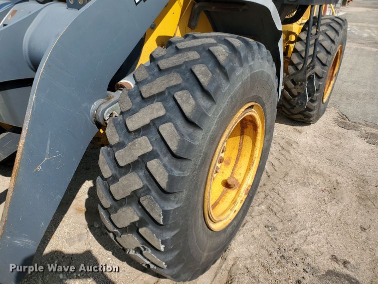 image for item HO9531 2005 John Deere 444J  wheel loader