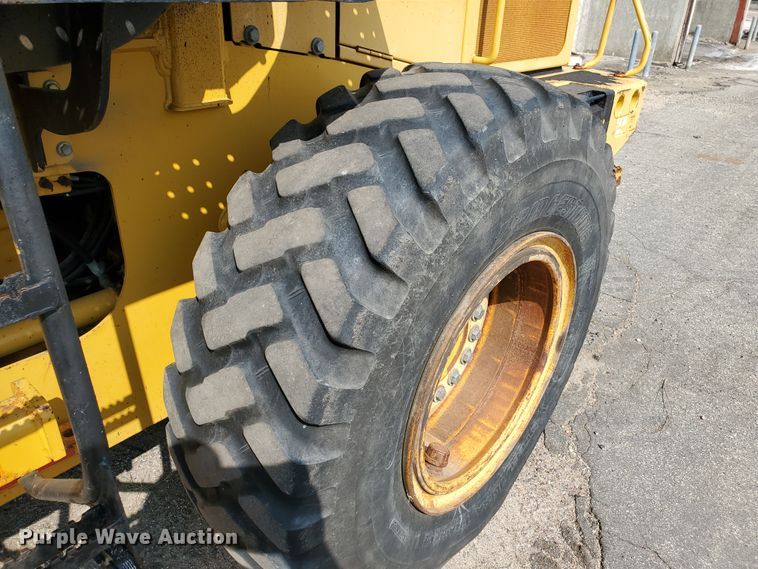 image for item HO9531 2005 John Deere 444J  wheel loader