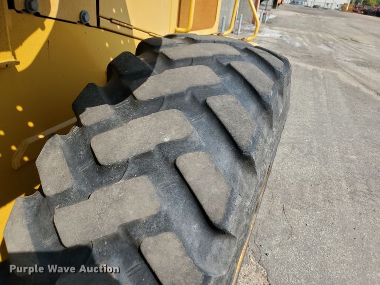 image for item HO9531 2005 John Deere 444J  wheel loader