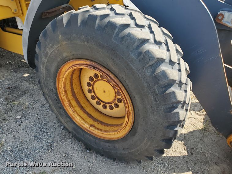 image for item HO9531 2005 John Deere 444J  wheel loader