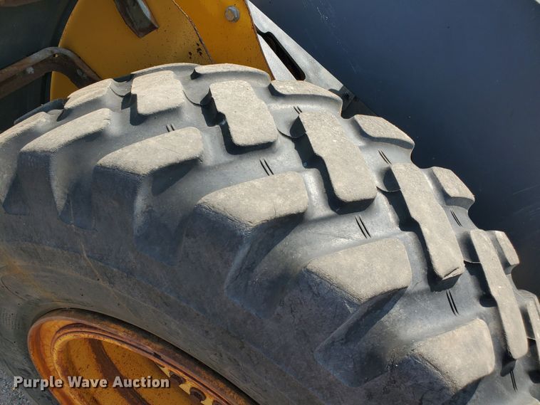 image for item HO9531 2005 John Deere 444J  wheel loader