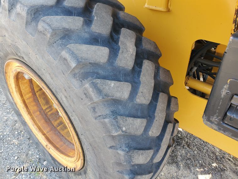 image for item HO9531 2005 John Deere 444J  wheel loader