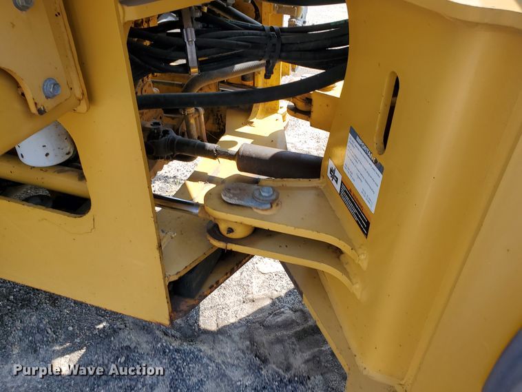 image for item HO9531 2005 John Deere 444J  wheel loader