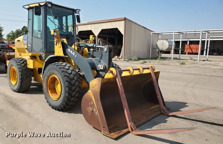 image for item HO9532 2005 John Deere 444J  wheel loader