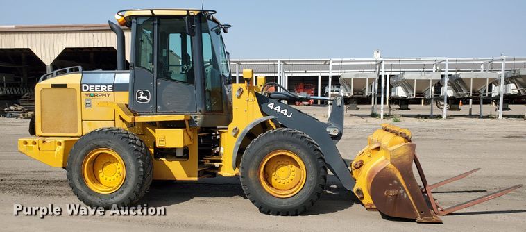 image for item HO9532 2005 John Deere 444J  wheel loader