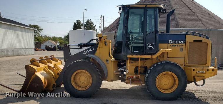 image for item HO9532 2005 John Deere 444J  wheel loader