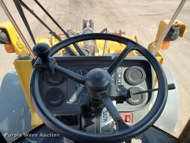 image for item HO9532 2005 John Deere 444J  wheel loader