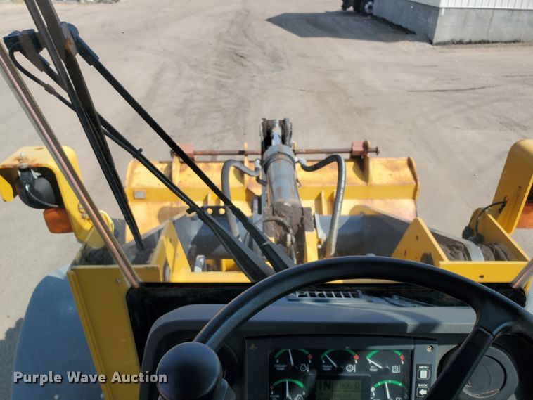 image for item HO9532 2005 John Deere 444J  wheel loader