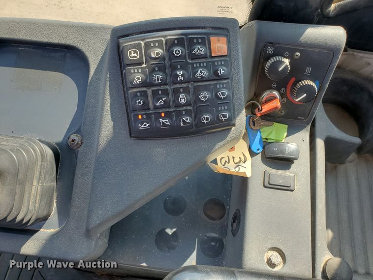 image for item HO9532 2005 John Deere 444J  wheel loader