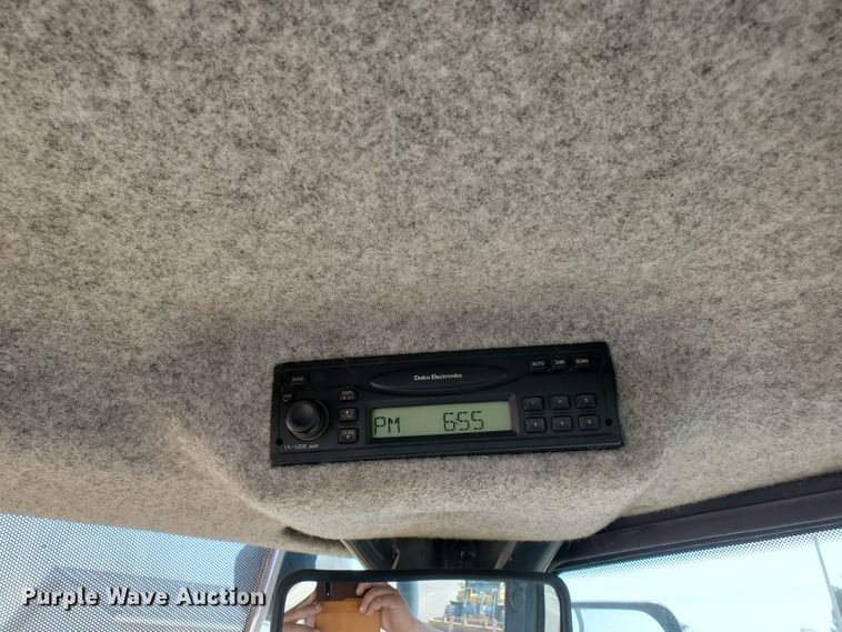 image for item HO9532 2005 John Deere 444J  wheel loader