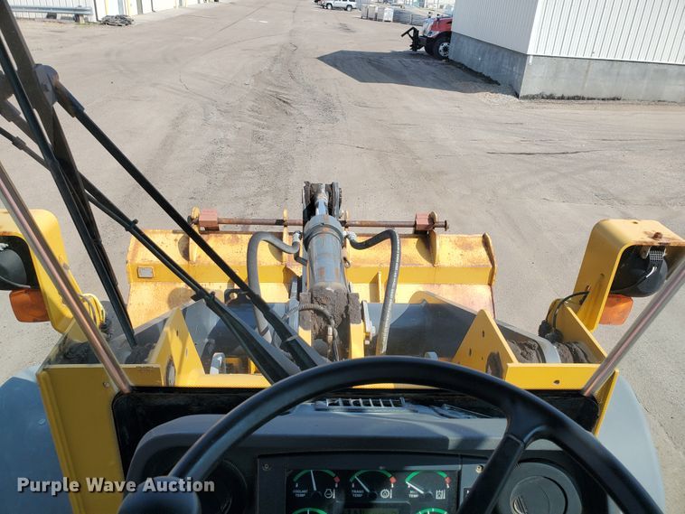 image for item HO9532 2005 John Deere 444J  wheel loader