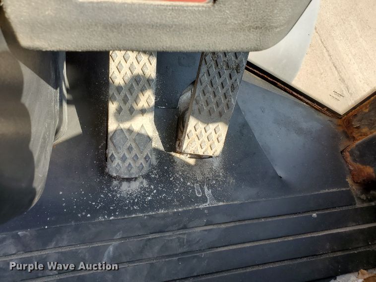 image for item HO9532 2005 John Deere 444J  wheel loader