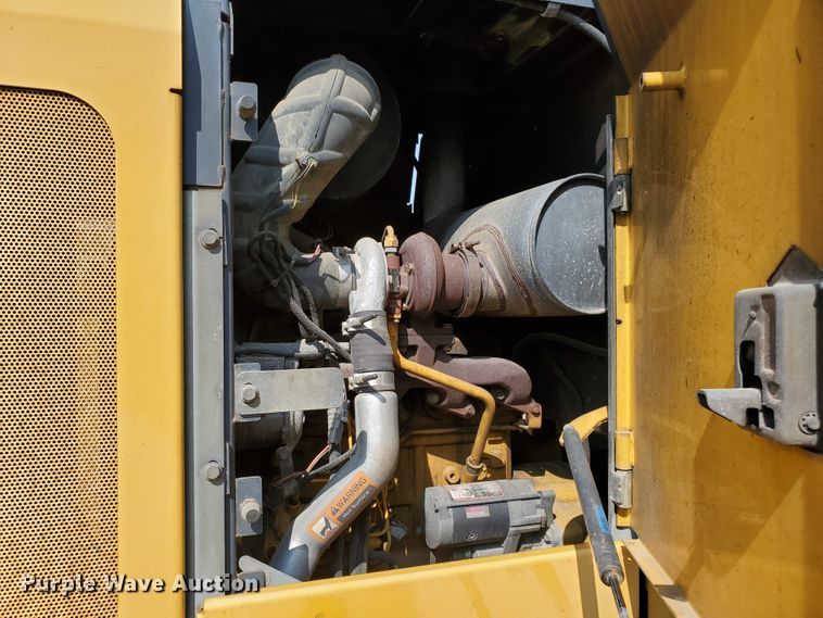 image for item HO9532 2005 John Deere 444J  wheel loader